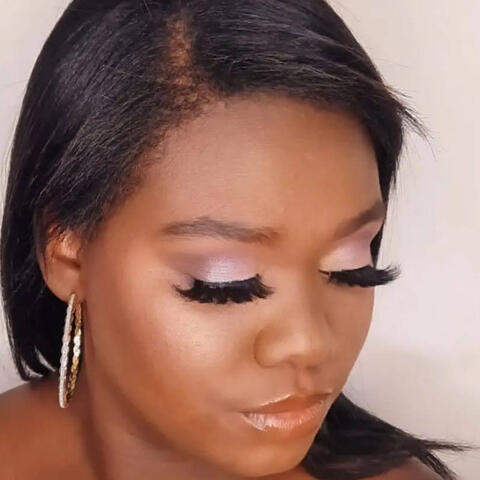 Maquiadora Amanda Fiorin